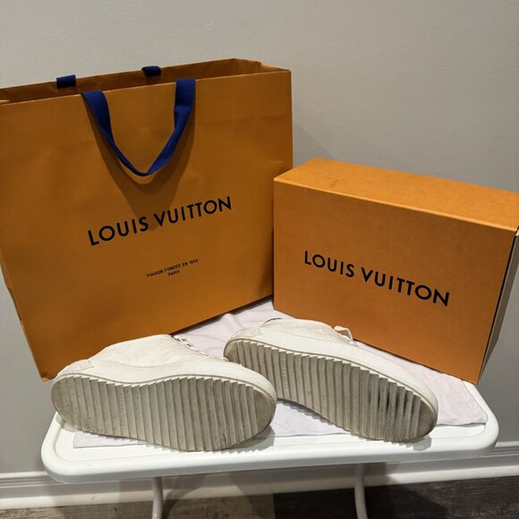 LOUIS VUITTON TIME OUT SNEAKER - Picture 2 of 5